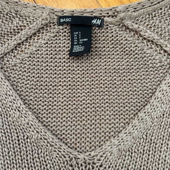 H&M sweater - Picture 2 of 3